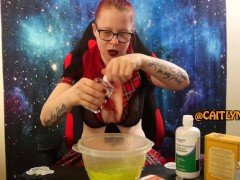 Caitlyn Makes Homemade Slime - Halloween - Screenshot 13 of 16 - Homemade