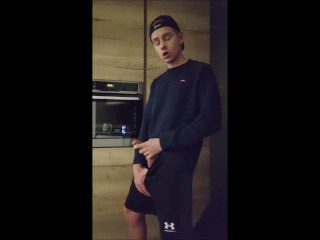 Twink in Shorts Jerking Off. Huge and Thick Load!!! more Videos on Onlyfans!!! Frank696