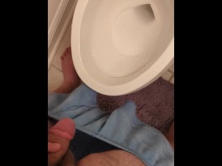 Quick piss and cum at my friend's house