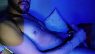 Heterosexual pornográfico se pajea con saliva