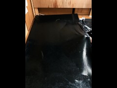 【latex】レオタードゴム人形のバキュームベッド拘束【個人撮影】 - Screenshot 1 of 16 - Latex