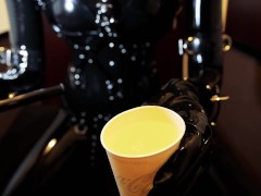 【latex】ネカフェでラバードールが紙コップで自分のおしっこを飲む【個人撮影】 - Screenshot 7 of 16 - Piss Drinking