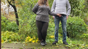 Горячая мачеха снова сделала это со мной на улице