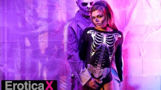 Сексуальный зомби Романтический сюрприз на Хэллоуин - Destiny Cruz - EroticaX