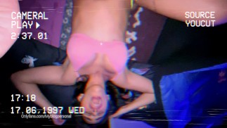 Сладкую девушку трахнул незнакомец в ночь на Хэллоуин