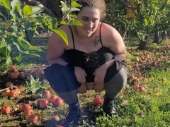 Apple Pissing - Screenshot 10 of 16 - Public Amateur