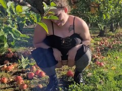 Apple Pissing - Screenshot 11 of 16 - Pissing
