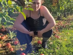 Apple Pissing - Screenshot 4 of 16 - Pee