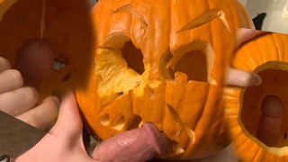 POV Ruwe Neuken Pompoen CREAMPIE voor Halloween [HEET!]