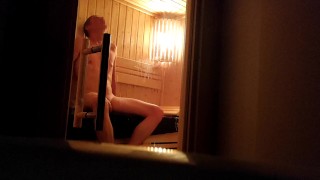 Me tocando na sauna