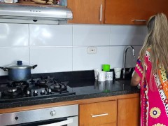Video I suck my stepsister's delicious pussy in the kitchen.
