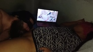 88 orgasmes dans du sexe oral fou avec ma chatte coquine regarder du porno gangbang, à la fin il jouit à l’intérieur