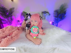 ANYA LOVES PEANUTS ( Anya Forger Cosplay ) - Screenshot 2 of 16 - Anya