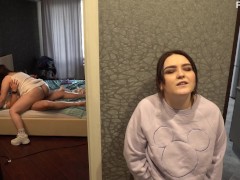 Жена поймала его на измене и подглядывала за ним