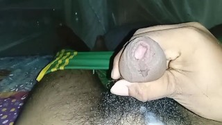 Grande masturbazione con la mano asiatico solomale