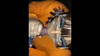 Velma succhia il cazzo di notte