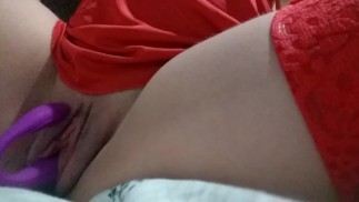 Трахаю мою киску вибратором с дистанционным управлением на клиторе и массажем точки G одновременно