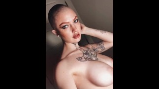 Karaismoody rasiert sich den Kopf