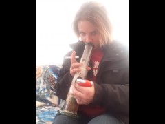 Bong toke quick and smoke & playtime with vibrator