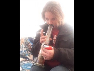 Bong Toke Quick and Smoke & Playtime with Vibrator