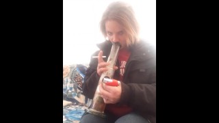 Bong toke quick and smoke & playtime with vibrator