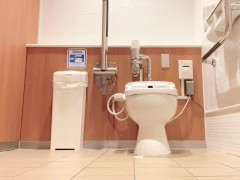 Video A perverted slut who is addicted to masturbating in the toilet