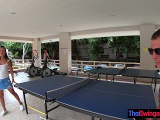 Curvy Thai Namorada Amadora Sexo no Chuveiro Depois De Um Jogo De Ping Pong