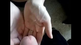 DD Een grote lading voor Sadie's sperma aanbidende handen