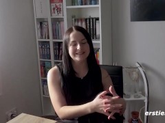 Ersties: Hotel Rezeptionistin Emma treibt es im Zimmer