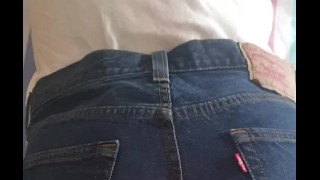 Cumming en los jeans de Levi, creampie de jeans