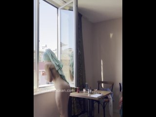 I finished while a naked stepsister with an elastic ass was choosing an outfit for herself