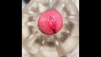 Слоумо трахает Fleshlight Quickshot с близкого расстояния закончилось камшотом