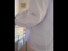 クリニック内  白衣　黒ブラ透け　ブラチラ