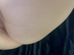 Porca italiana si tocca la figa pensando all’amante mentre il marito non è a casa 