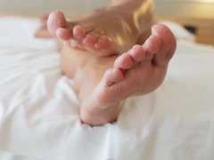 If you suck my feet my pussy starts to squirt💦💦💦
