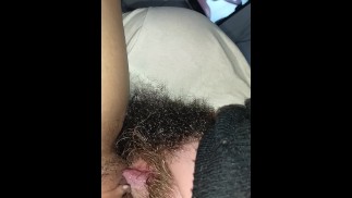他舔了我的阴户，我射精了，看到两个鸡巴在婊子里，一个在嘴里，色情让我呻吟