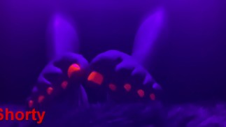 Яркие пальцы ног, которые можно сосать