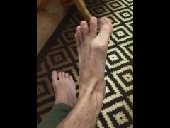 Veiny male feet