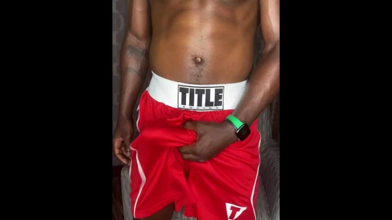 Drummer Boi gives Wet Azz & Throat to Fat Dick DL Pro Boxer 🥊