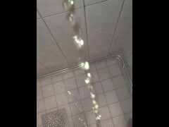 Slomo pissing
