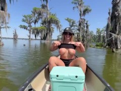 Video BAYOU BLOWJOB - @angelrawww sucks cock in a canoe! 