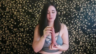 继姐姐抓住你在她的内裤里射精 - 然后教你如何抽搐并以倒计时结束