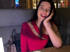 Пришла на свидание с ВИБРО ИГРУШКОЙ LUSH в киске, публично МАСТУРБИРОВАЛА под столиком 14/16