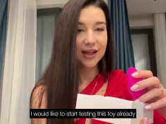 Пришла на свидание с ВИБРО ИГРУШКОЙ LUSH в киске, публично МАСТУРБИРОВАЛА под столиком 2/16