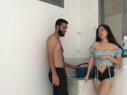 Preview 1 of Follandome a mi hermanastra en el patio de la casa en una manaña soleada - Porno en Español