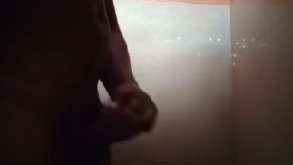 Sarap Na Sarap Sa Pag Jajakol Ang Guwardiyang Daks