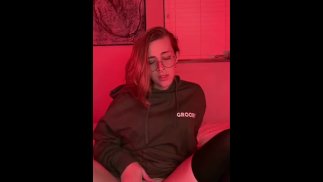 Tgirl 抽烟和手淫