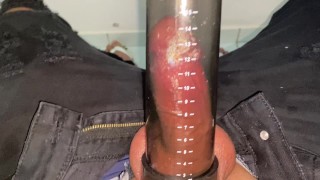 making my penis grow with my penis pump to surprise my lover and make her have a nice orgasm
