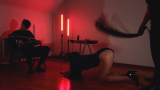 Ehemann gefesselt und den Meister des BDSM gerufen