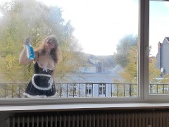 Video Good slutty maid cleans her Dom's windows and is used as reward